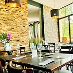 Au Sommet De La Cascade Hotel *