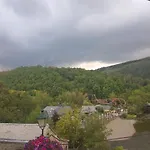 Au Sommet De La Cascade *