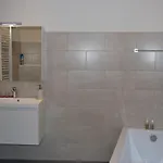 Au Sommet De La Cascade
