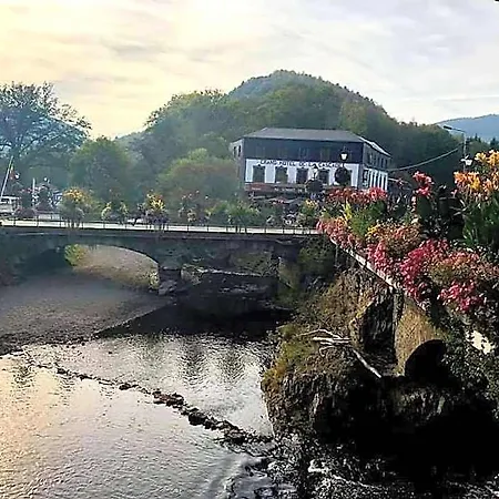 Au Sommet De La Cascade *