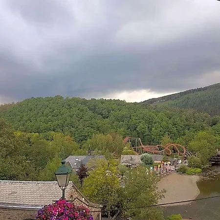 Au Sommet De La Cascade *
