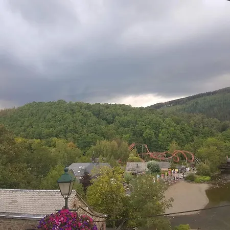 Au Sommet De La Cascade *