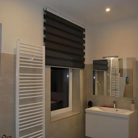 Au Sommet De La Cascade *