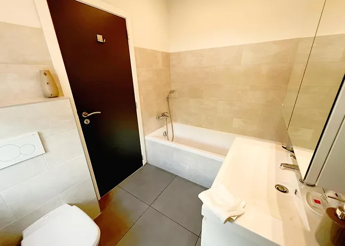 Au Sommet De La Cascade