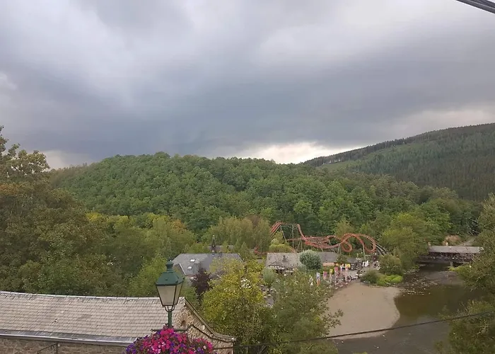 Au Sommet De La Cascade *