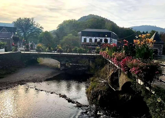 Au Sommet De La Cascade *
