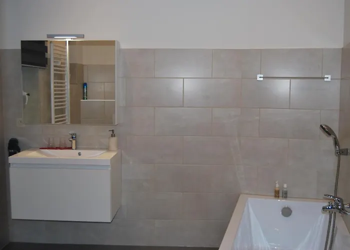 Au Sommet De La Cascade